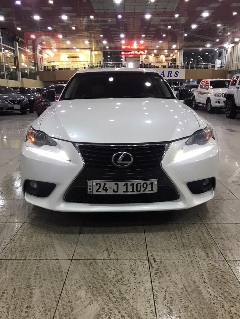 Lexus IS